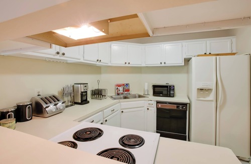 Westminster House | Baton Rouge Townhome w/Pool Access - 7 Mi to LSU!