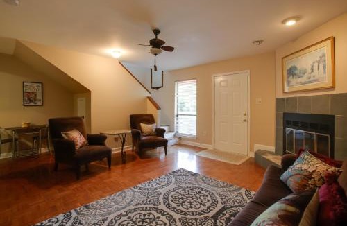 Westminster House | Baton Rouge Townhome w/Pool Access - 7 Mi to LSU!