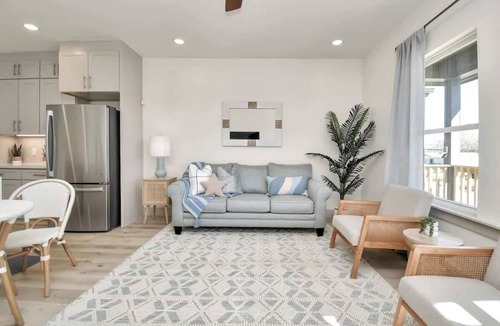 San Leon House | Bay Breeze Bungalow - Game Room & Pet Friendly