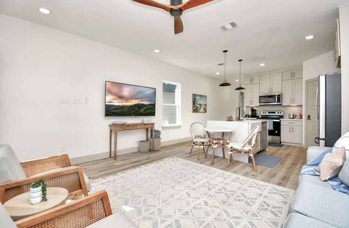 San Leon House | Bay Breeze Bungalow - Game Room & Pet Friendly