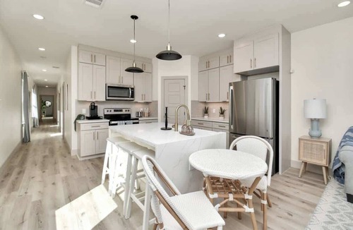 San Leon House | Bay Breeze Bungalow - Game Room & Pet Friendly