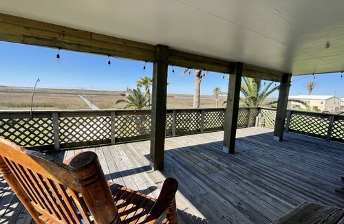 Cedar Lane House | Bay House- Excellent Fishing House With Large Lighted Pier At The Caney Creek "Y