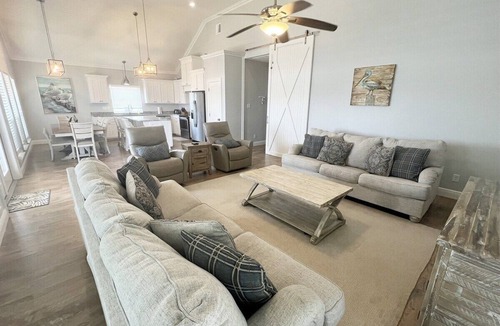 Golden Meadow House | Bay Views at The Anchor Holds - formally Overboard