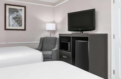 North Loop Hotel | Baymont by Wyndham Austin University Area