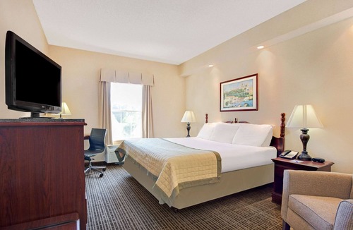 Pearl Hotel | Baymont by Wyndham Pearl