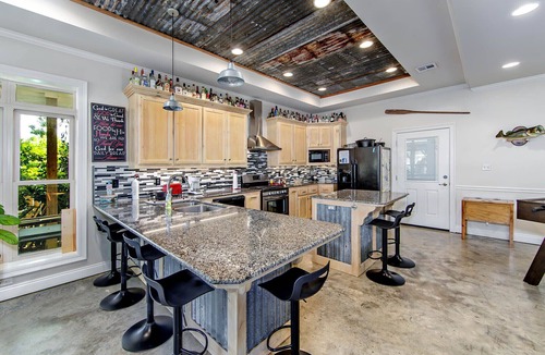 Pierre Part House | "Bayou Fever" a Cajun Bayou Paradise -Sleeps 12