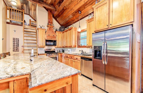 Pierre Part House | "Bayou Fever" a Cajun Bayou Paradise -Sleeps 12