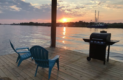 Barataria Apartment | Bayou Life Lodging and Charter Fishing. Only 25 miles to the French Quarter.