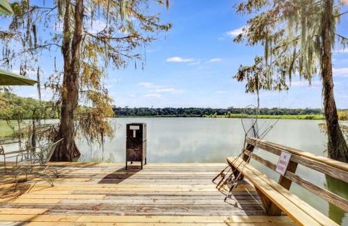 Opelousas House | Bayou Oaks-Sleeps 12-Private Lake with Fish