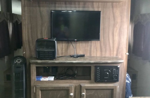 Hopedale House | Bayou Slam's Camp Cocahoe Camper #2 Rental 2016 KZ Sportsman Show Stopper S314BH