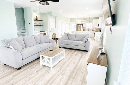 Grand Isle Condo | Baywinds condo #9: Spacious 4BR waterfront retreat in Grand Isle, LA. - Coastal Realty Group