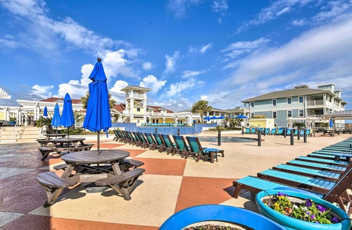 Red Fish Cove Apartment | Beach Days & Resort-style Fun! Galveston Retreat