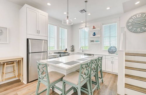Port Aransas Cabin | Beach & golf getaway with pool, gym, & restaurants on-site – snowbirds welcome