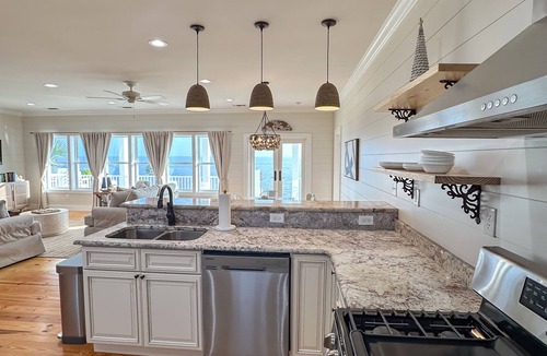 Ocean Springs House | “Beach’d Pearl” Beach house with Private Beach and Pier in Ocean Springs