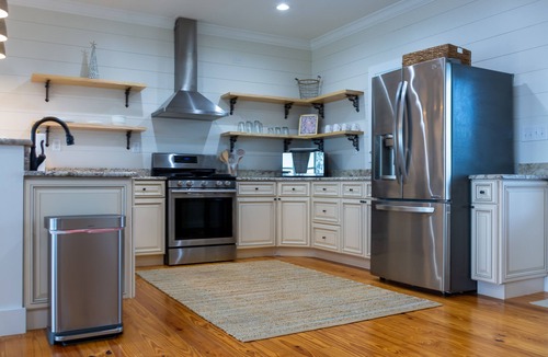 Ocean Springs House | “Beach’d Pearl” Beach house with Private Beach and Pier in Ocean Springs