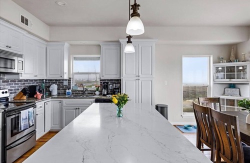Miramar House | Beachfront Beauty with gorgeous Sunsets & Sunrises. King Primary Suite & 2 decks