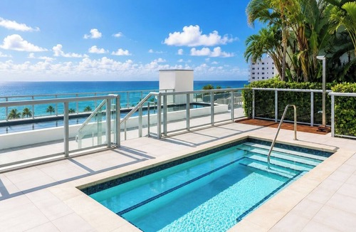 Hollywood Apartment | Beachfront Bliss: Studio with Super Rooftop Pool