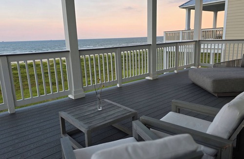 Galveston House | BEACHFRONT! ELEVATOR! HOT TUB! CUSTOM BUILT! GATED COMMUNITY! A BIT OF PARADISE