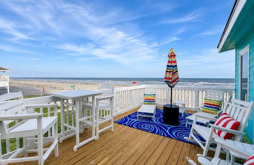 Spanish Grant House | Beachfront, Hot Tub, Arcade, Foosball, Steps to beach, outdoor games & MORE