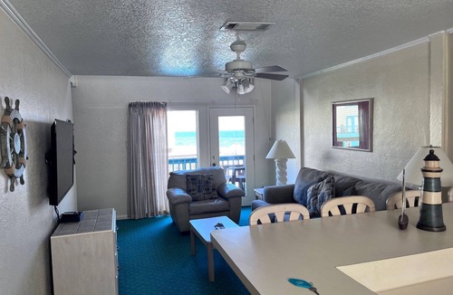 Freeport Condo | Beachfront One Bedroom Condo w/Seaside Pool. Pet Friendly! 2 or 7 night stay.