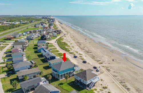 Galveston County House | Beachfront Panoramic Gulf Views Close to Seawall