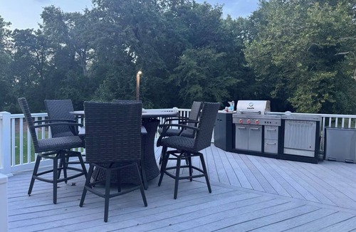 Longtown House | Beachfront private rental on Lake Eufaula- sleeps 7 guest and pet-friendly