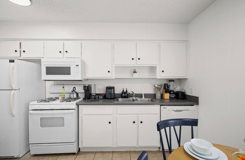 West Campus Apartment | Beautiful 1-bedroom apartment with AC in cool Austin