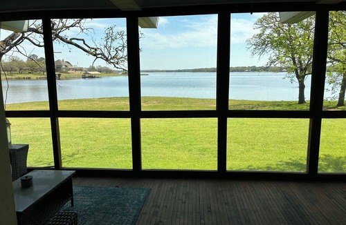 Alvarado House | Beautiful 2-bedroom house with AC in charming Alvarado Lake House