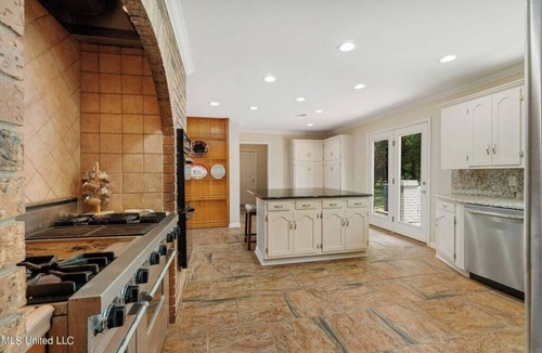McNeill House | Beautiful 263 Acre Lake Front Estate