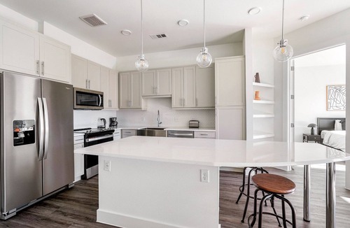 Highland Apartment | Beautiful 2BR in Highlands w/Pool, W/D & Gym, walkable, by Blueground