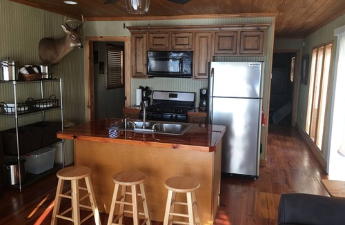 Venice Boat Rental | Beautiful 3Bd Houseboat in the Venice For Rent