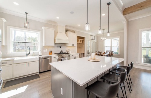 Hammond House | Beautiful 4 bedroom 3 1/2 bath home sitting on a fenced in 2 acre lot
