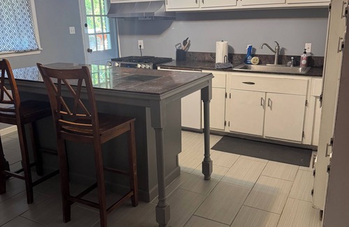 Leesville House | Beautiful 5-bedroom house in a beautiful neighborhood with WiFi and a Pool Table
