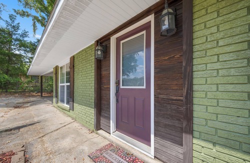 Leesville House | Beautiful 5-bedroom house in a beautiful neighborhood with WiFi and a Pool Table
