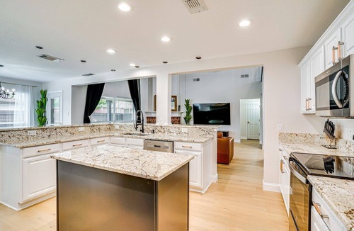 Burleson Villa | Beautiful 5-bedroom villa in welcoming Burleson with AC
