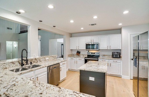 Burleson Villa | Beautiful 5-bedroom villa in welcoming Burleson with AC