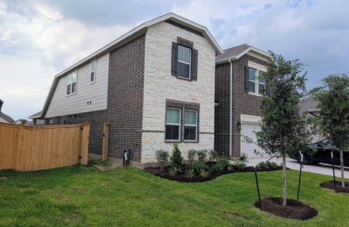 Rosenberg House | Beautiful 6-bedroom 5-bth home with comfort, amenities, space, & southern charm.