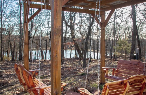 Carlisle Cabin | Beautiful Cabin with View of Private Lake, Hot Tub, Fire Pit & Outdoor Swings!