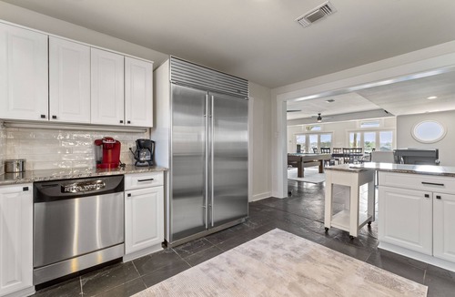 New Roads House | Beautiful False River Home on water w/Dock