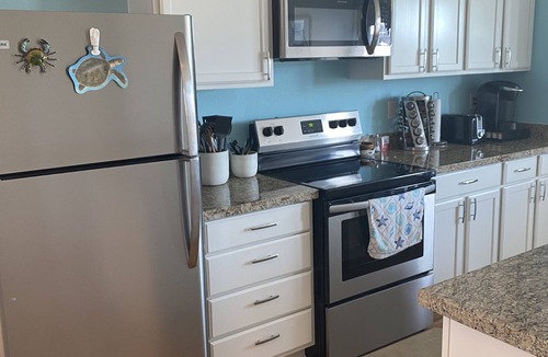 Surfside Beach House | Beautiful Family Friendly House within walking distance to beach