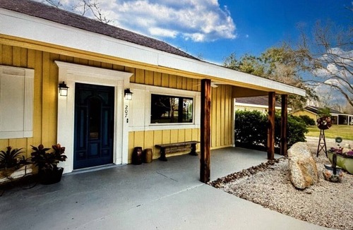 Simonton House | Beautiful Farmhouse with serene environment. 4+ acres beautiful landscape.