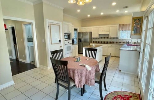 Benton House | Beautiful fully furnished lakefront house