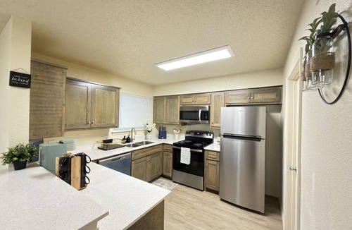 West Arlington House | Beautiful home near AT&T stadium with Wi-Fi/Netflix