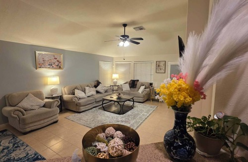 Falcon Ranch House | BEAUTIFUL LA CENTERA KATY HOME FAMILY FRIENDLY CUL-DE-SAC.