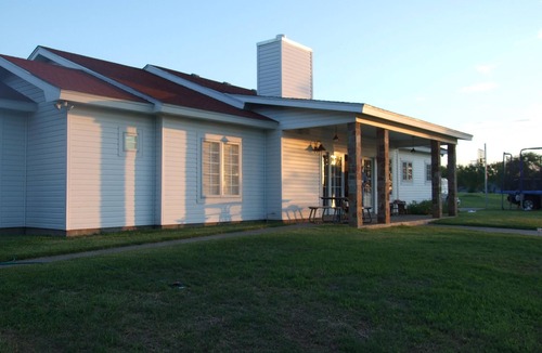 Lake City House | Beautiful Lakefront Home Nestled Upon 5 Acre Tract