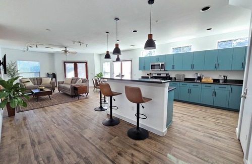 Midtown Condo | Beautiful Midtown Modern retreat
