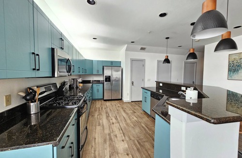 Midtown Condo | Beautiful Midtown Modern retreat