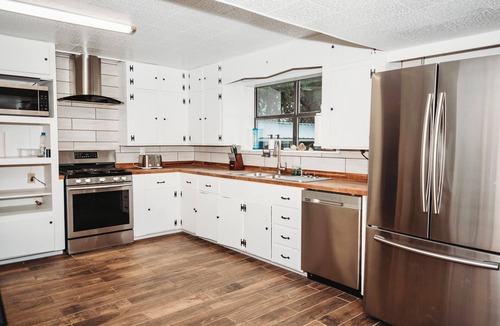 Camp Wood House | Beautiful Private Nueces Riverfront Getaway! 13 Acres of Bliss! Sleeps 12-14