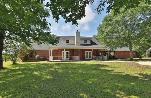 Waller County House | Beautiful Private 30 Acre Nature Retreat/Pool Ideal for family/groups sleeps 16