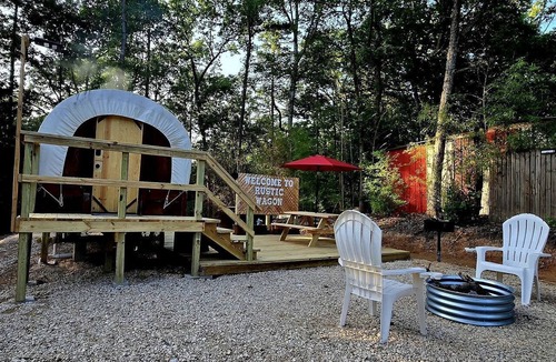 Jefferson House | Beautiful Rustic Wagon with Modern Interior and Outdoor Hot Tub for a Unique Romantic Getaway near Lake O' the Pines, Texas